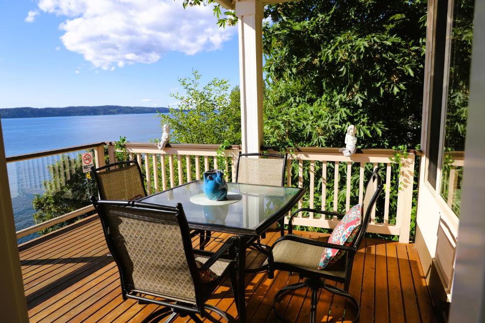 Stunning House with Views of Puget Sound! Ideal for Family Reunions
